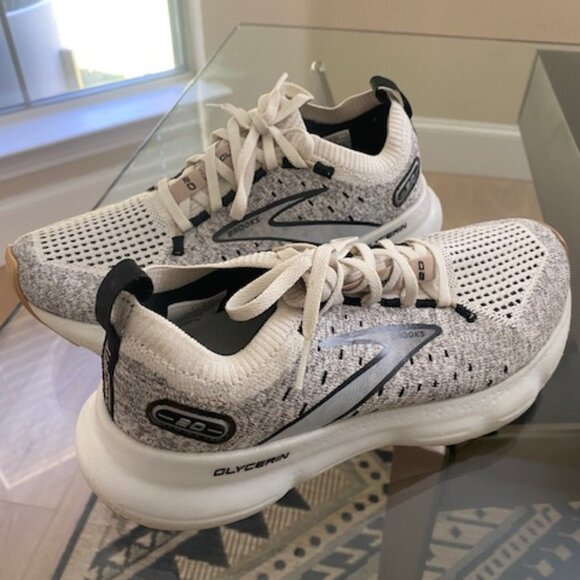 Brooks - Picture 1 of 6